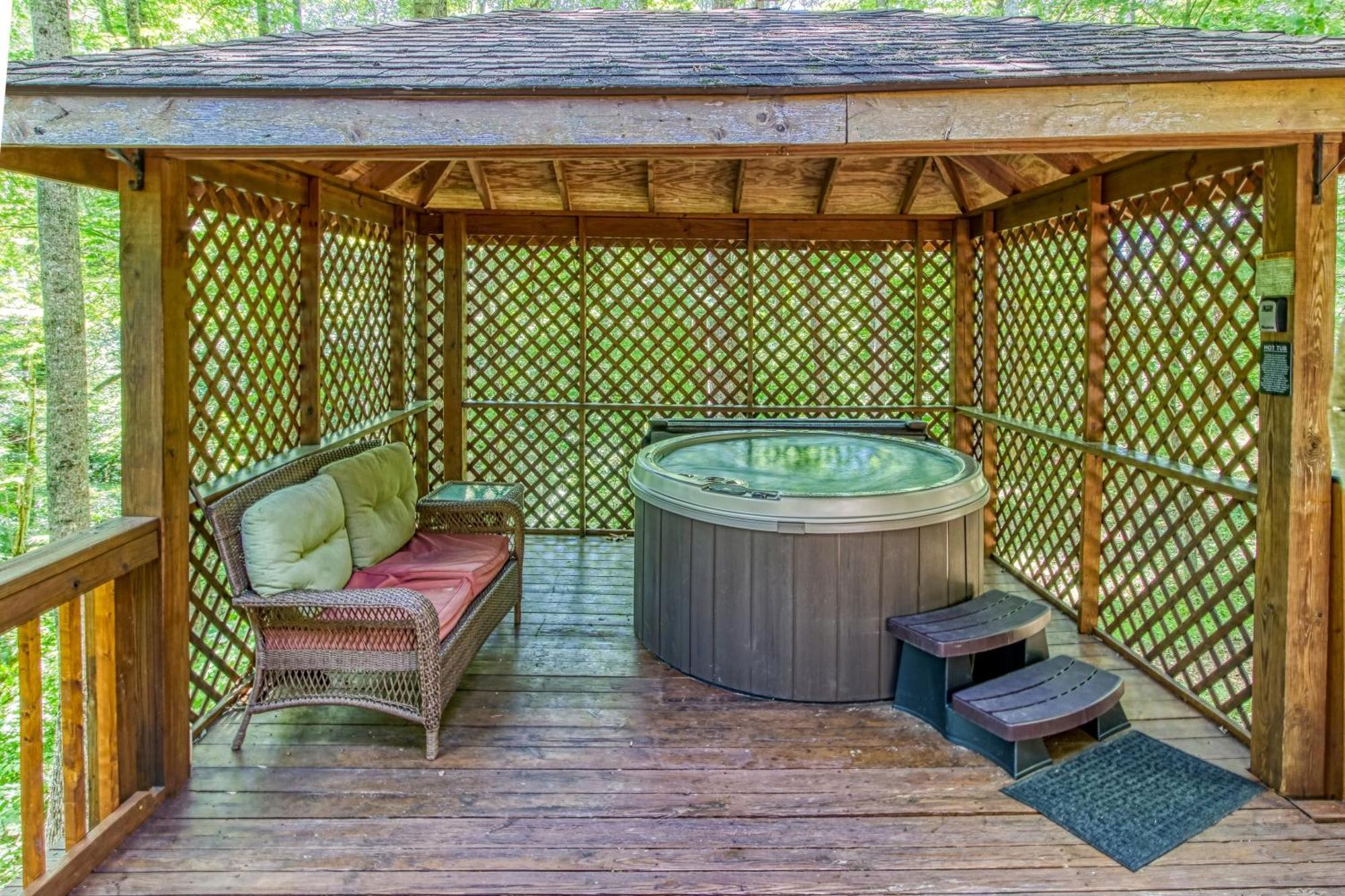Very Private, Real Log Cabin With Hot Tub! Sevierville Εξωτερικό φωτογραφία